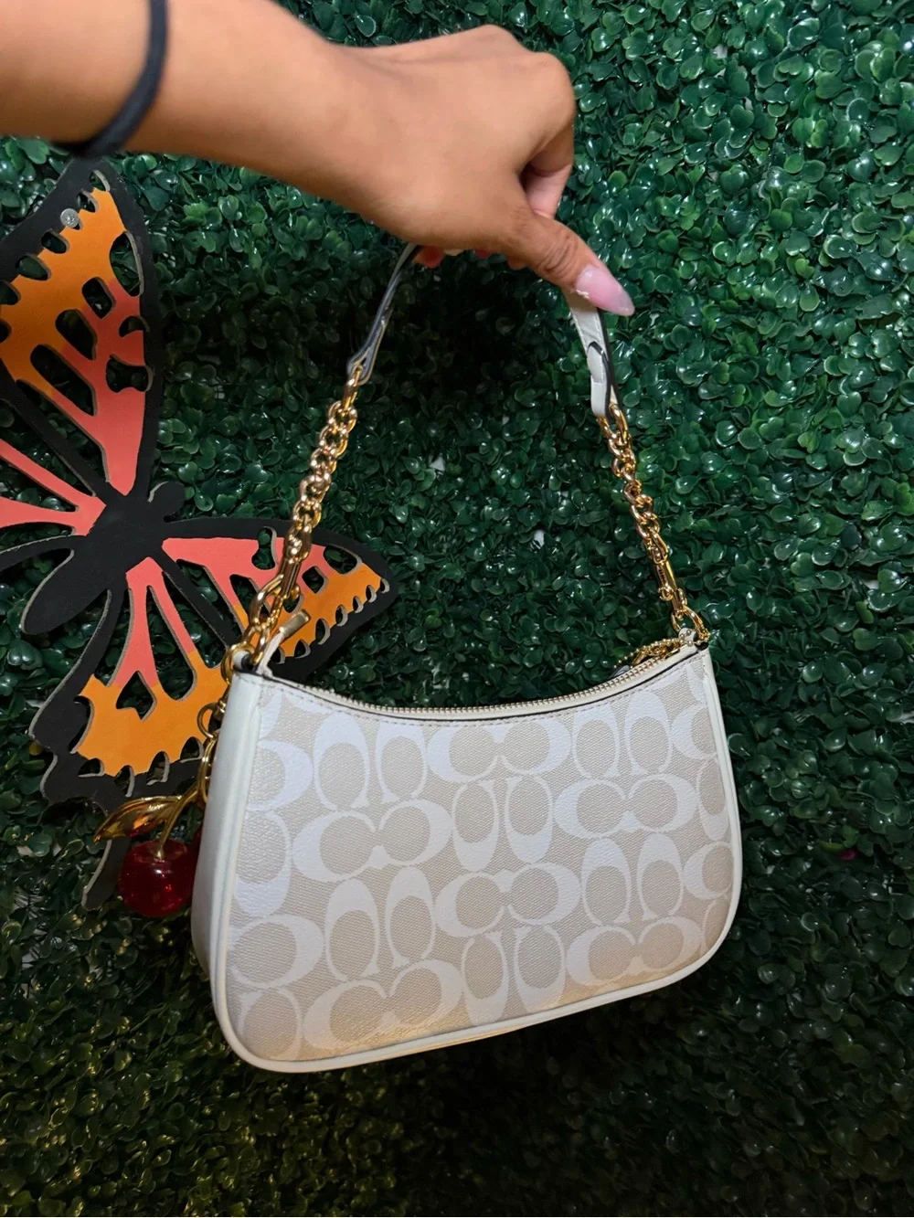 Coach White And Cream Shoulder Bag